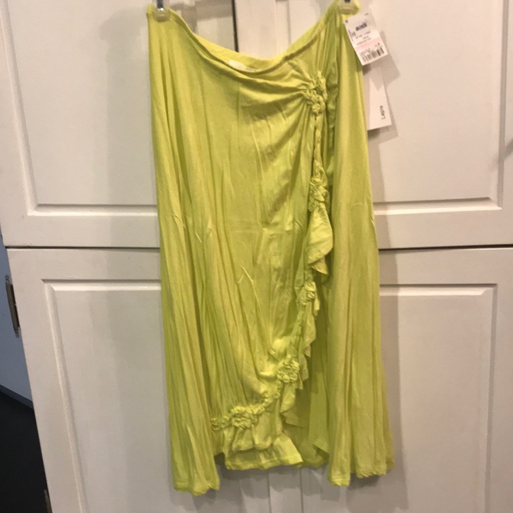 Flowing ruffled skirt